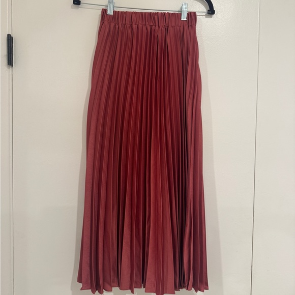 Pink Lily Pleated Midi Skirt – Dusty Rose (Size S) - Picture 3 of 3